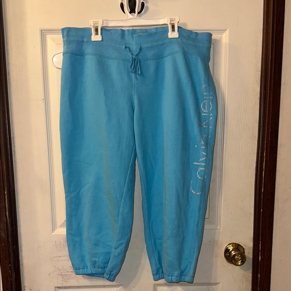 Calvin Klein Light Blue Size MEDIUM CAPRI Sweatpants Relaxed Fit Elastic Cuffs - Picture 1 of 5